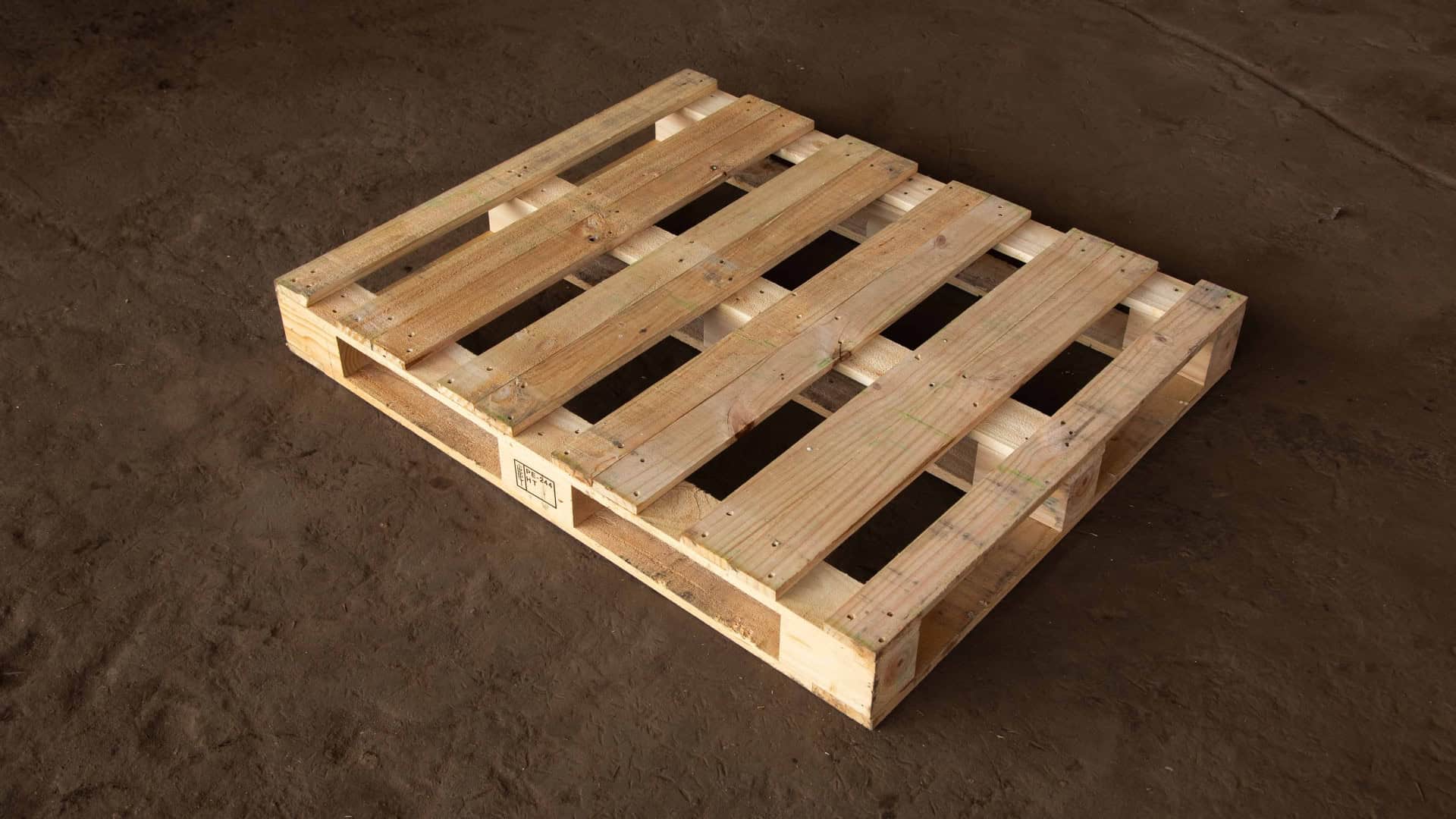 Used standard thick wooden pallet 1000x1200mm with bottom perimeter (UK type pallet)