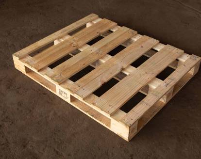 Used standard thick wooden pallet 1000x1200mm with bottom perimeter (UK type pallet)