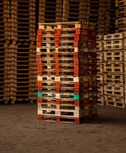 Used standard thick wooden pallet 1000x1200mm with bottom perimeter (UK type pallet)