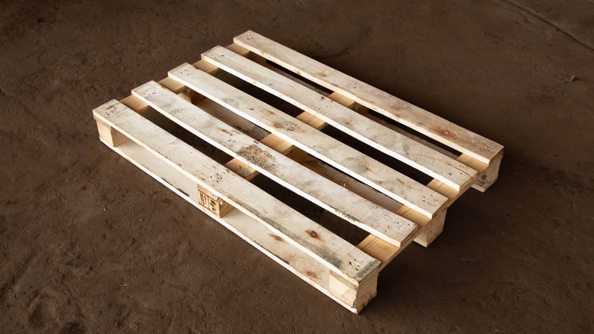 Used standard thick wooden pallet 800x1200mm with HT IPPC heat treatment