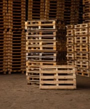 Used standard thick wooden pallet 800x1200mm