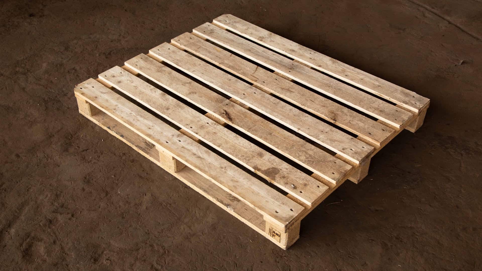 Used standard thick FIN size wooden pallet 1000x1200mm with HT IPPC heat treatment