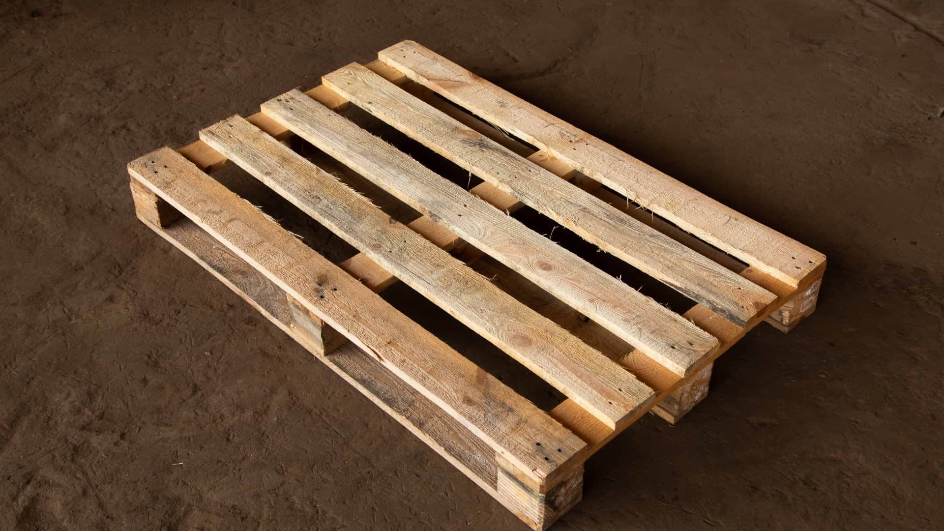 Used standard thick wooden pallet 800x1200mm