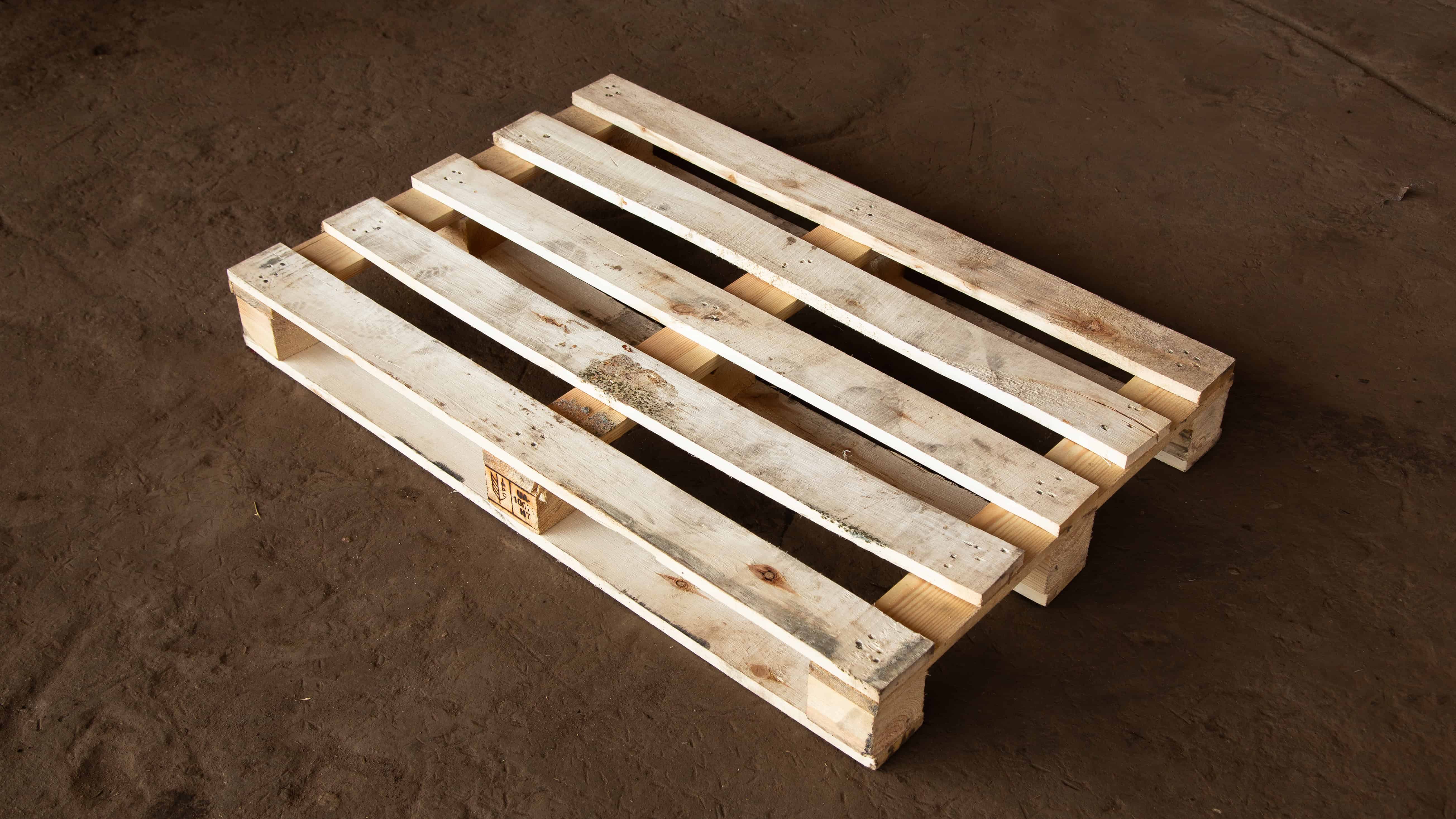 Used standard thick wooden pallet 800x1200mm with HT IPPC heat tr...
